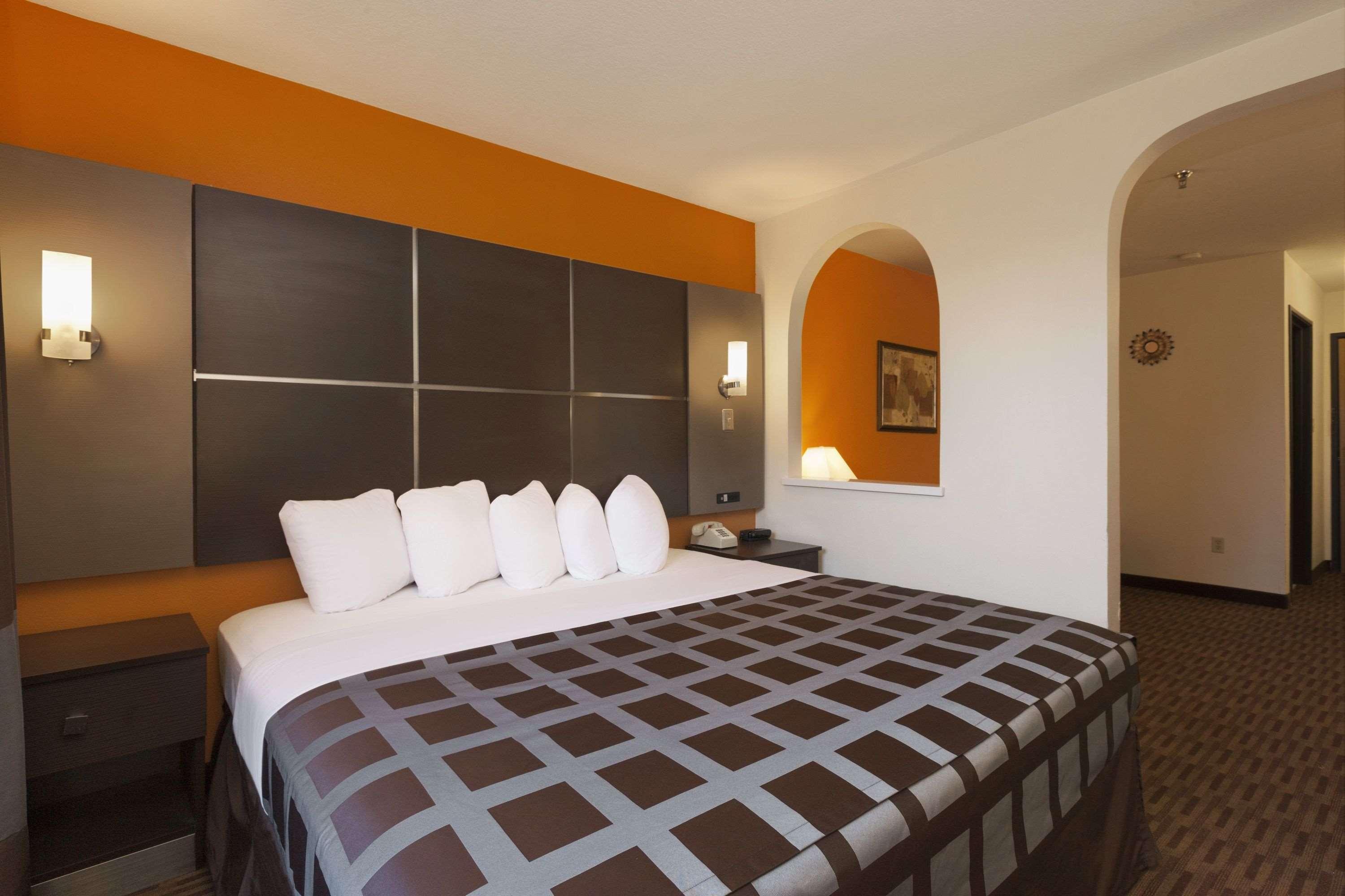 Days Inn By Wyndham Los Lunas Exterior photo