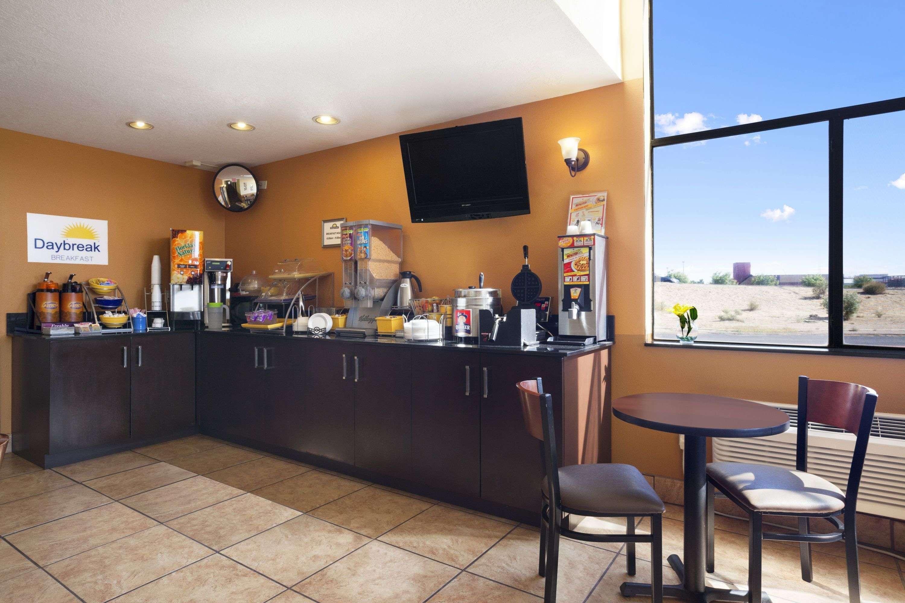 Days Inn By Wyndham Los Lunas Exterior photo