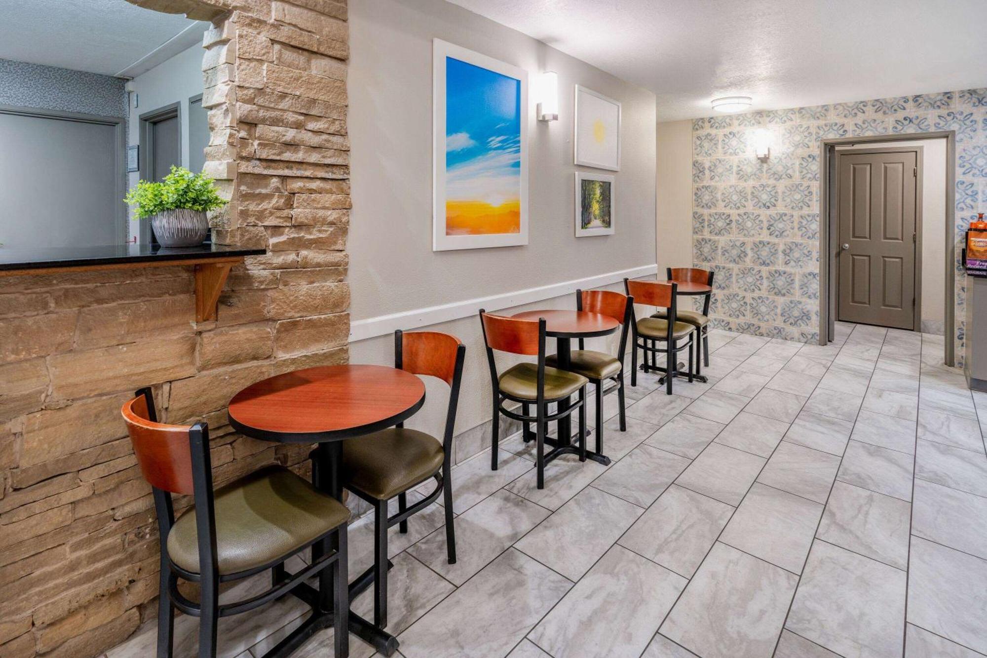 Days Inn By Wyndham Los Lunas Exterior photo