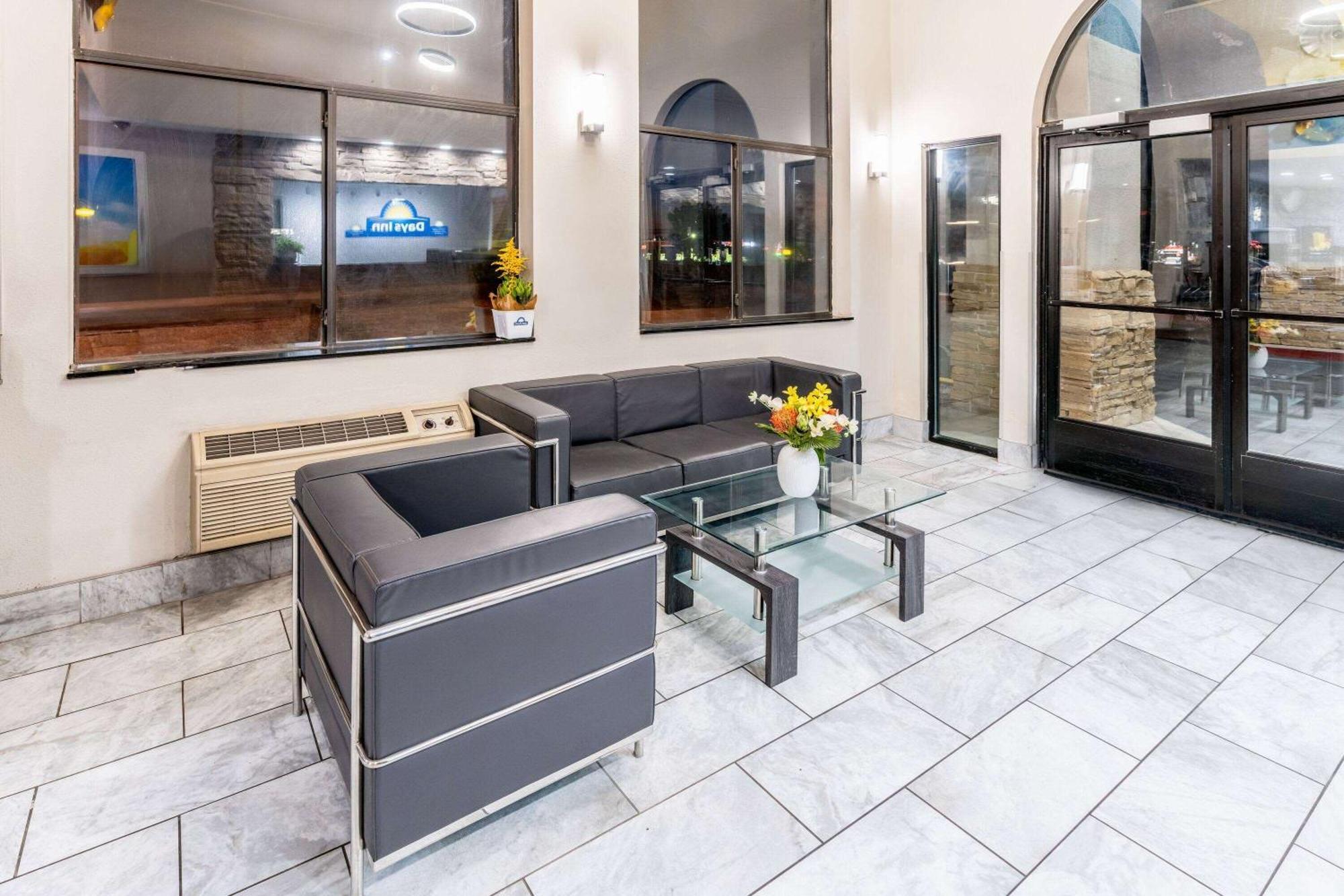 Days Inn By Wyndham Los Lunas Exterior photo